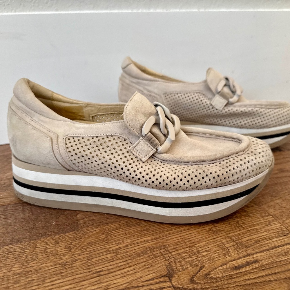 Softwaves Cassie Slip On Wedge Loafer Sneaker Chain Creme Women's Size 38.5 8